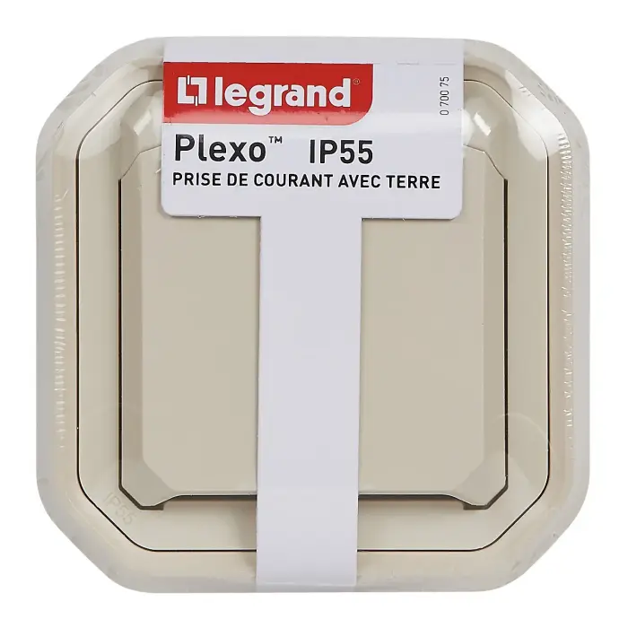 Prise de courant avec terre étanche IP55 avec volet Plexo 16A 250V complète  livrée avec support